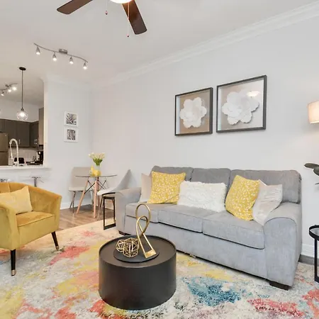 The Sunshine Oasis Near Rice Village In Houston!